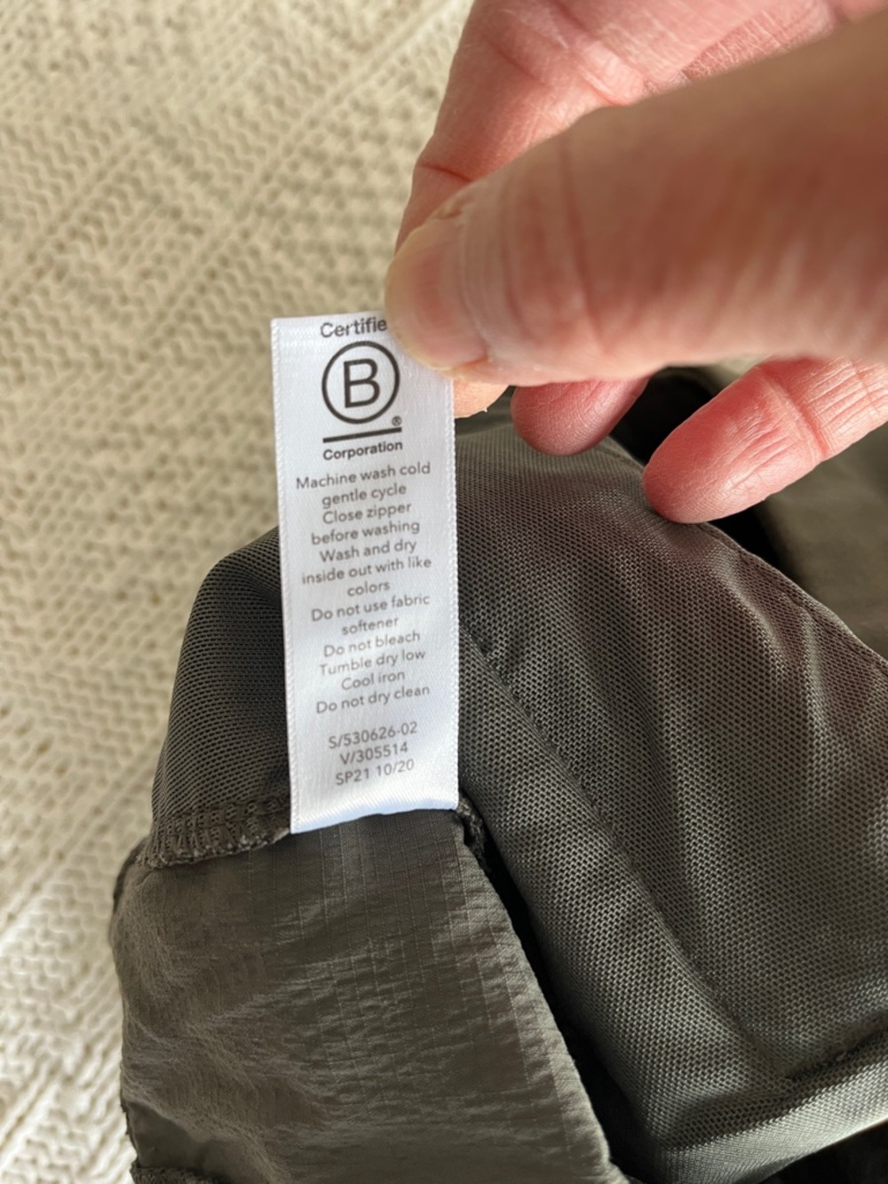Athleta Trekkie North Mid Rise 3.5" Short in Olive Green Sz 8 - Picture 7 of 14